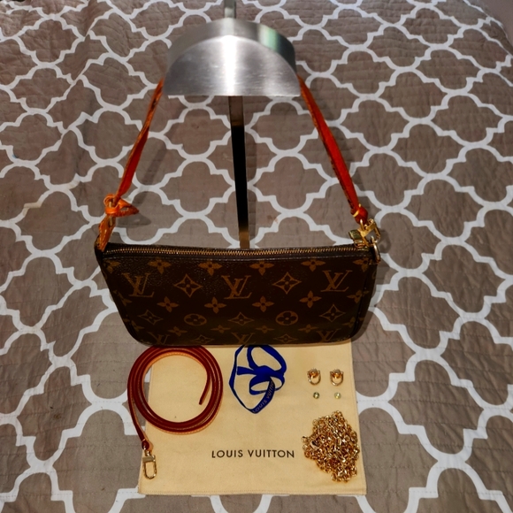 Louis Vuitton Handbags - Louis Vuitton Pochette Accessories Purse DATE STAMPED AR0010 w/COA